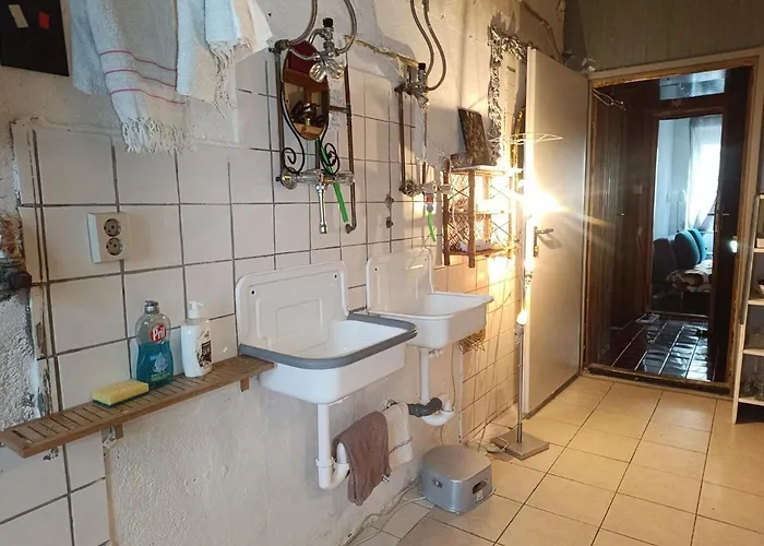 Atelier In Center, No Shower, Entire Place Wien