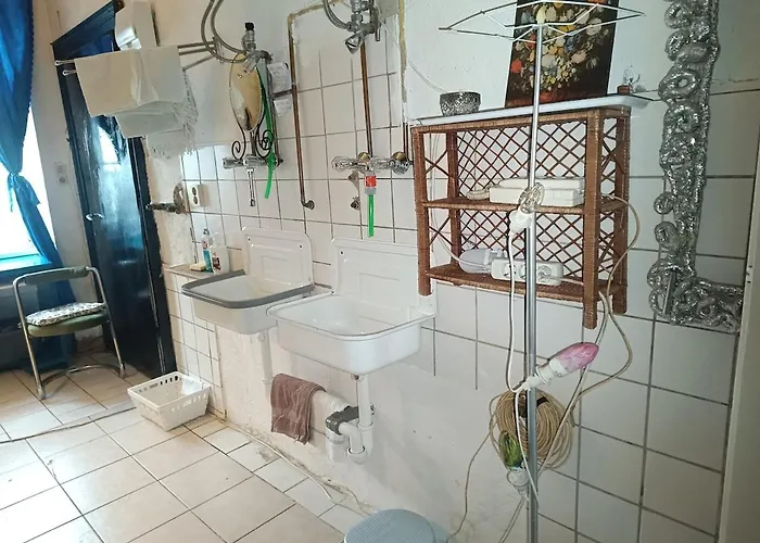 Atelier In Center, No Shower, Entire Place *