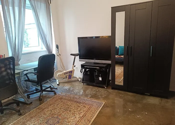 Atelier In Center, No Shower, Entire Place *