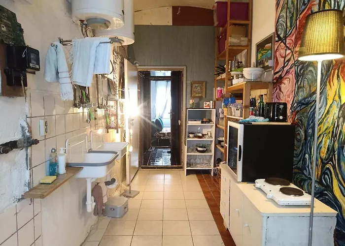 Apartment Atelier In Center, No Shower, Entire Place Wien