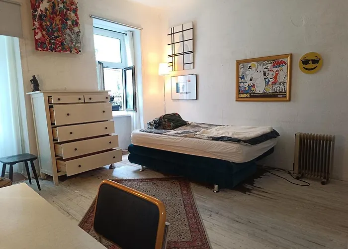 Atelier In Center, No Shower, Entire Place Apartment
